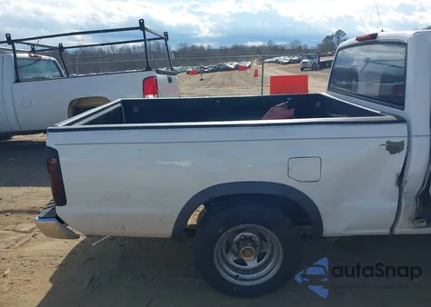 1998 Nissan Frontier Standard/Xe z USA, uszkodzony, nr VIN 1N6DD21S5WC373329